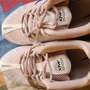 Nike women's tennis shoes